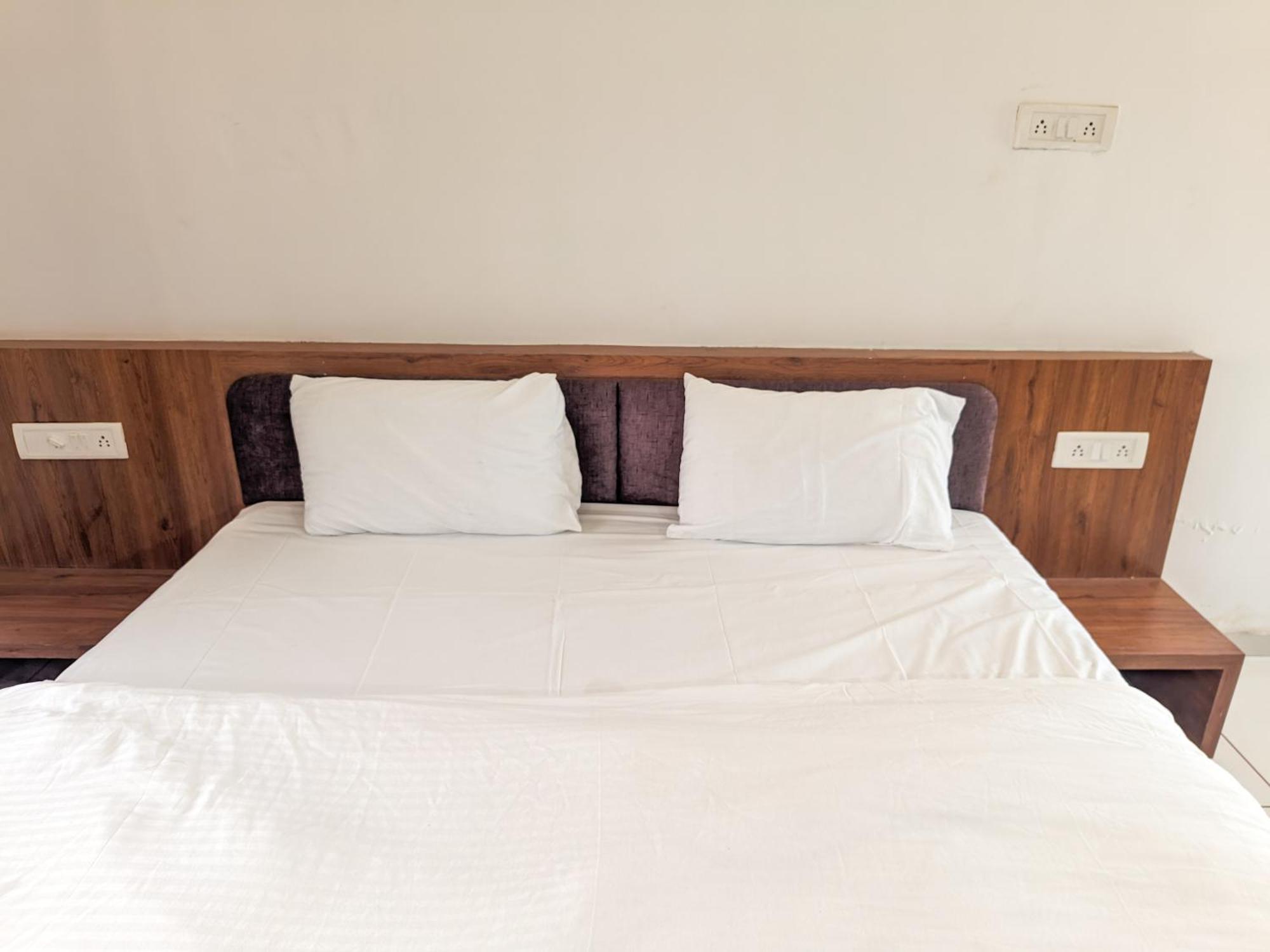 Samrat Homestay Garudeshwar Exterior photo