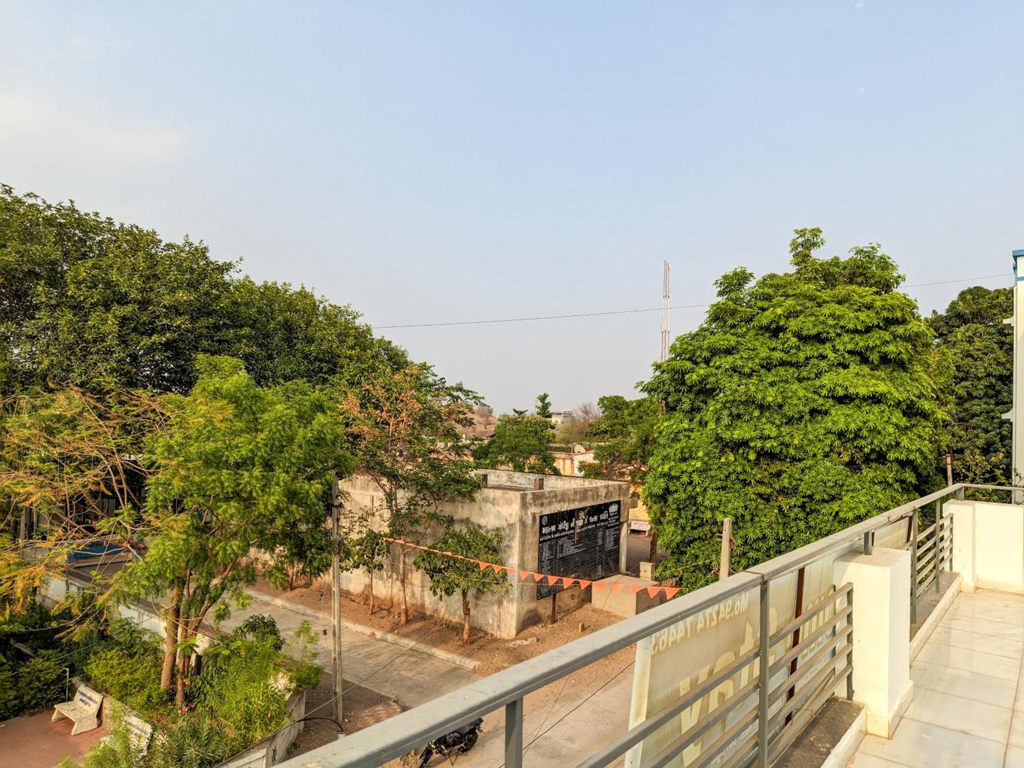 Samrat Homestay Garudeshwar Exterior photo