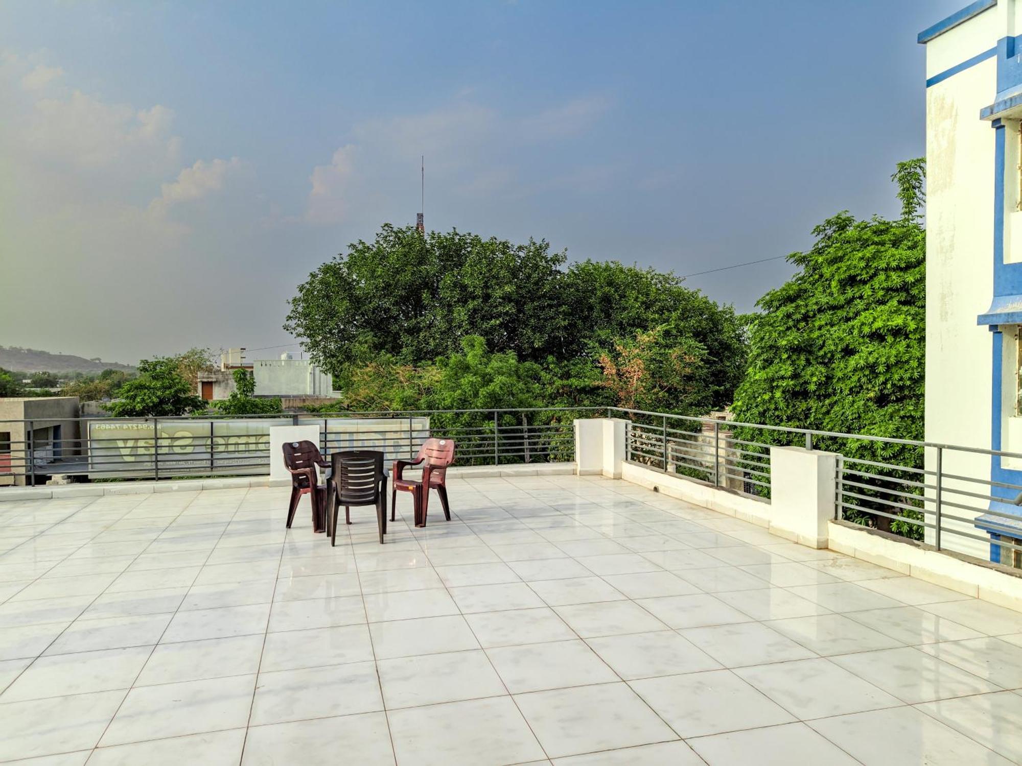 Samrat Homestay Garudeshwar Exterior photo