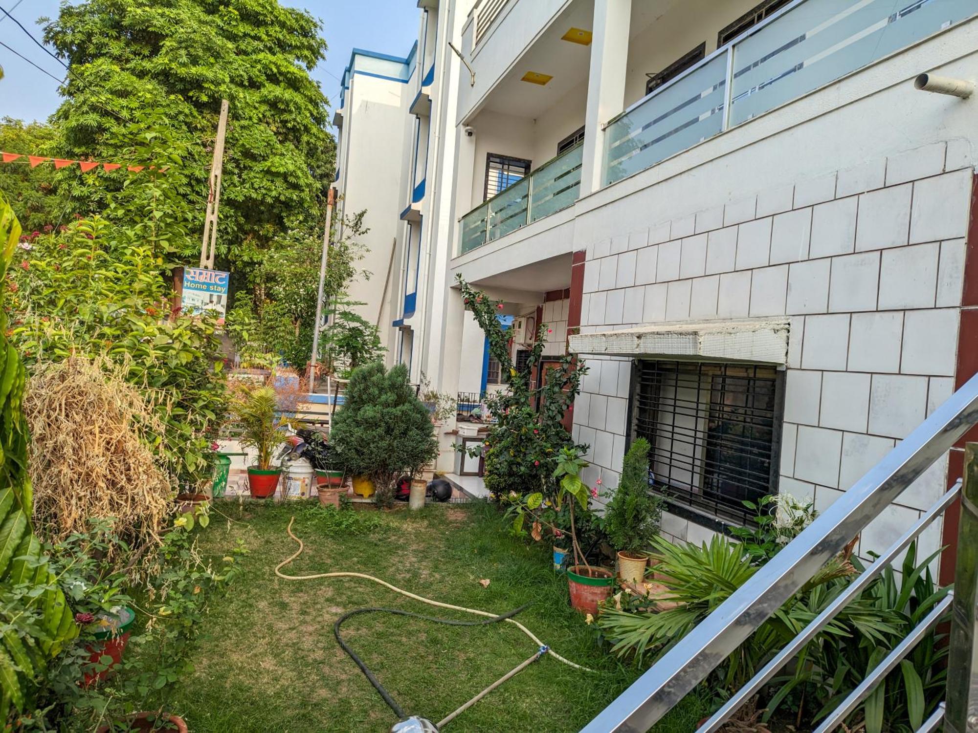 Samrat Homestay Garudeshwar Exterior photo